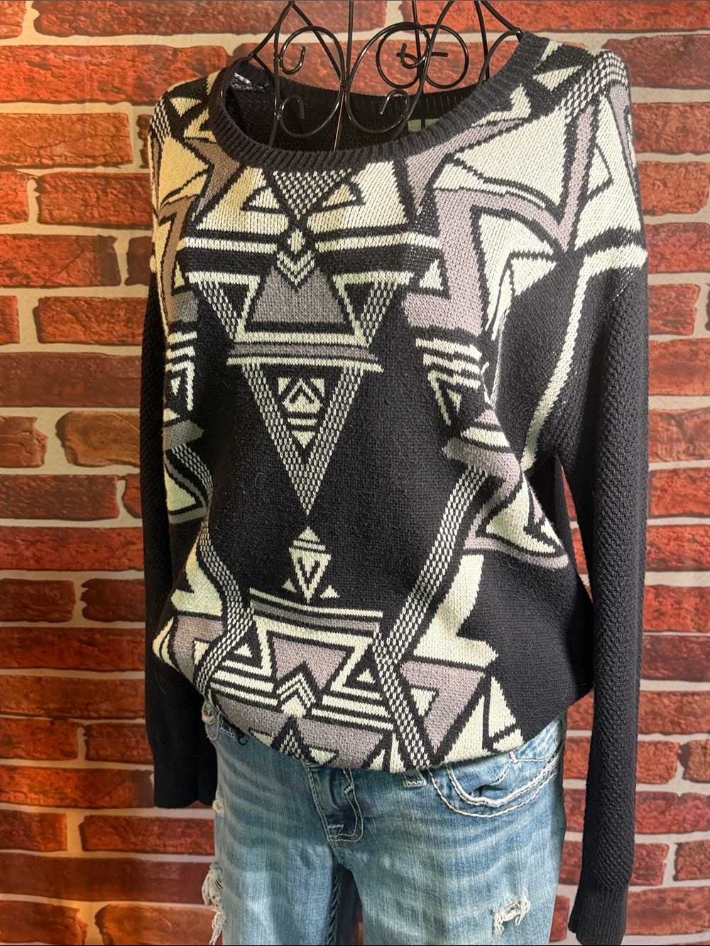 👚 Ecote Geometric Crewneck Sweater — Black/White/Taupe — Sz L